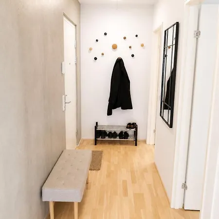 Penthouse With 3 And 2 Balconies In C דירה אורהוס